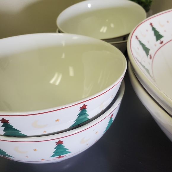 Sakura Christmas Bowls - Picture 4 of 9
